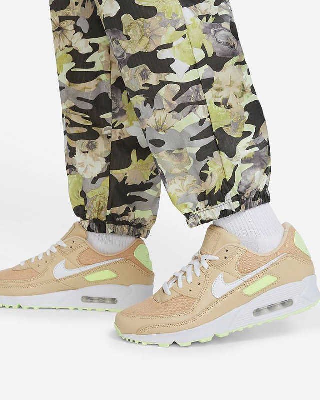 Product image: Womens woven all-over-print p&g jogger-null