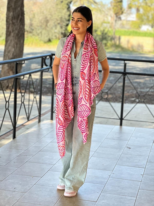 Lightwaight scarf image number null