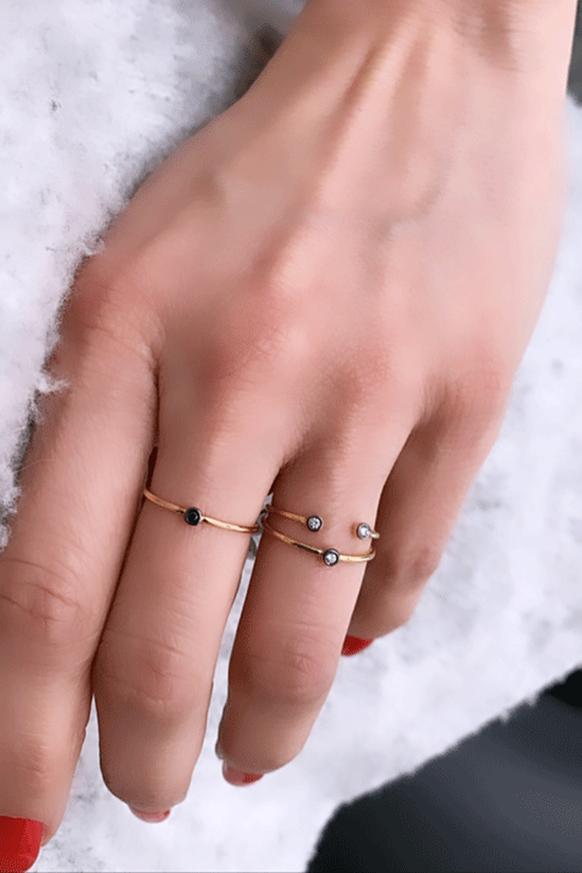 Double white diamond ring-null