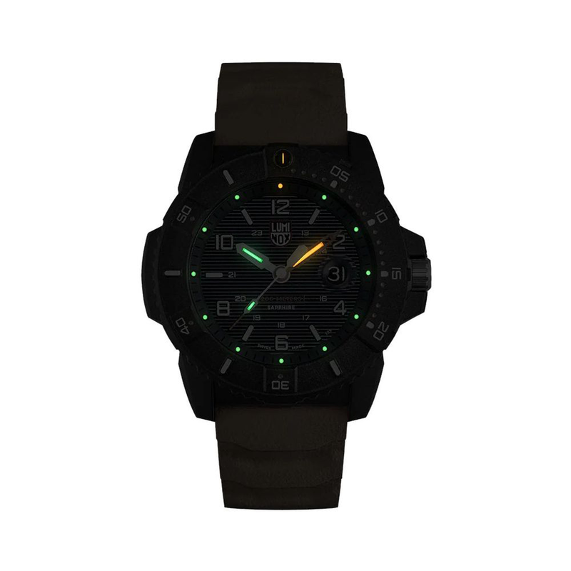 Orange rubber sport watch-null