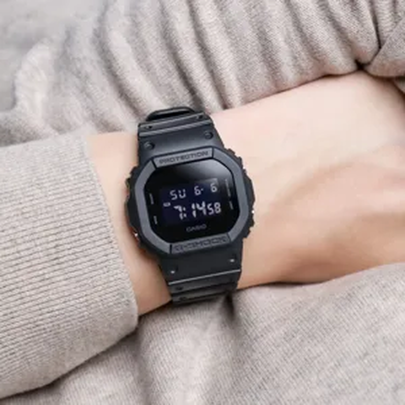 Casio g-shock classic style dw-5600ubb-1er classic - basic black led watch-null