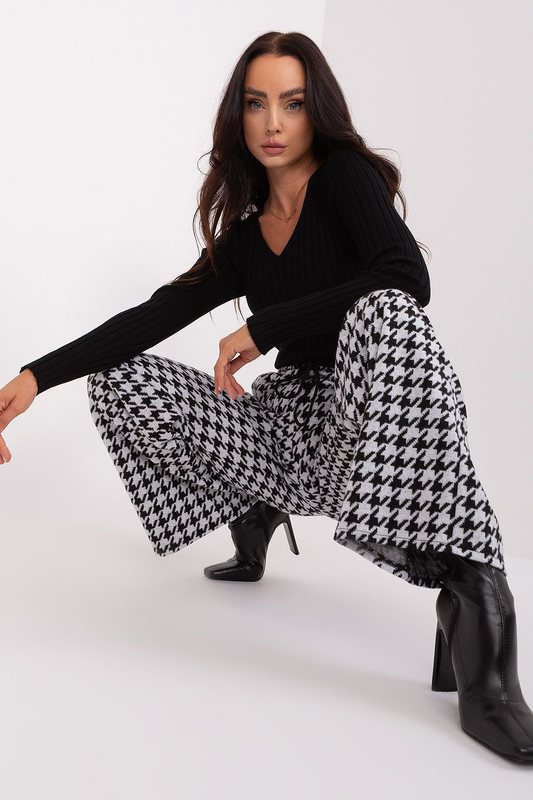 Women trousers lakerta image number null