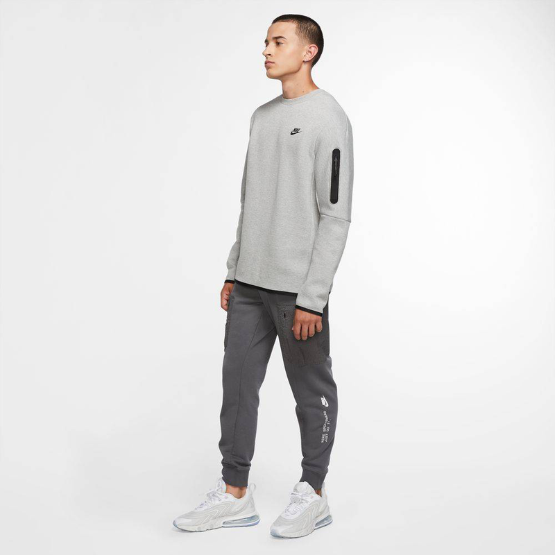 Tech fleece crew image number null