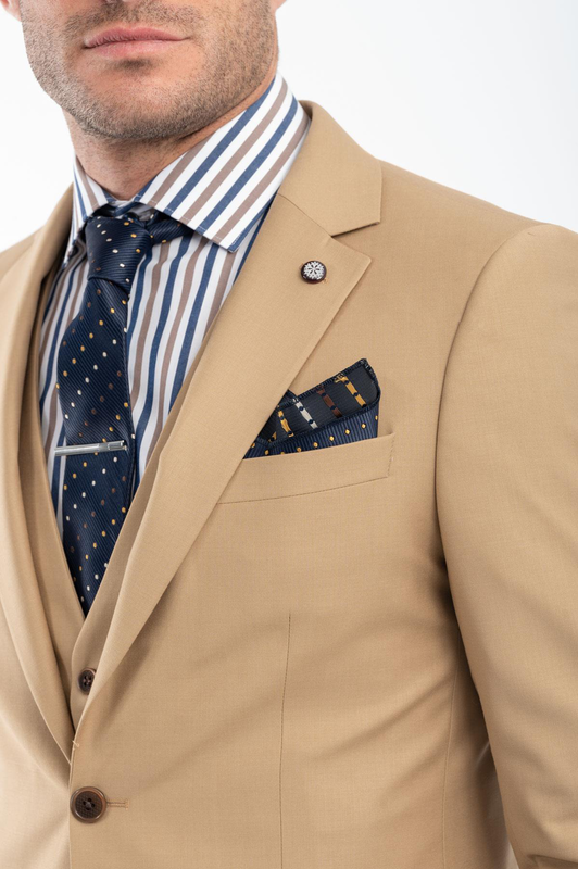 Vittorio suits image number null