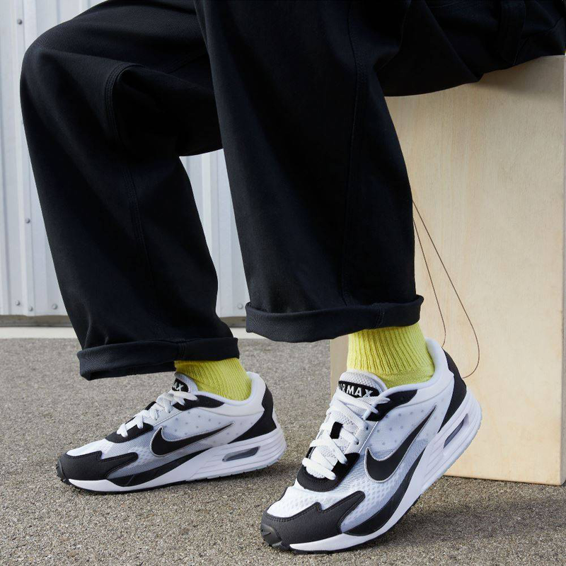 Air max solo image number null