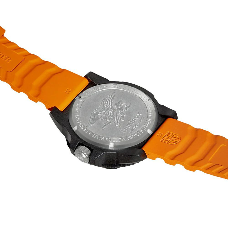 Orange rubber sport watch-null