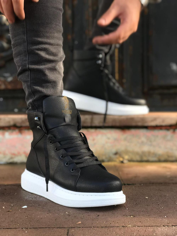 Monochrome boots with contrast sole image number null