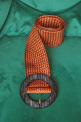 Round buckle wooven belt camel