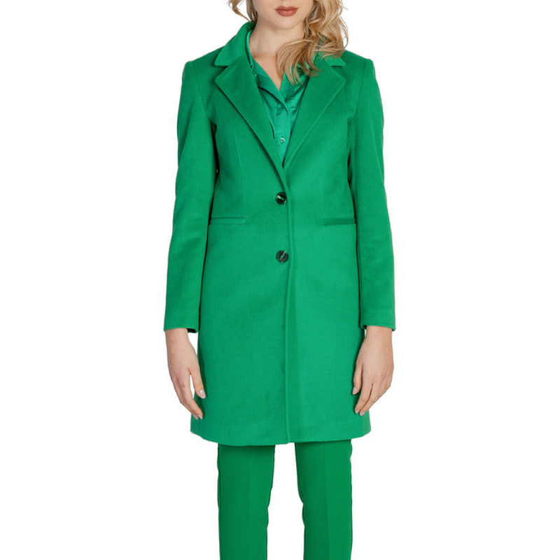 Sol wears women women coat image number null