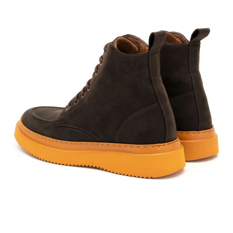 Monochrome boots with contrast sole image number null