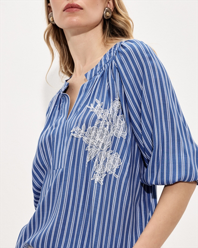 Blouse stripe lace image number null