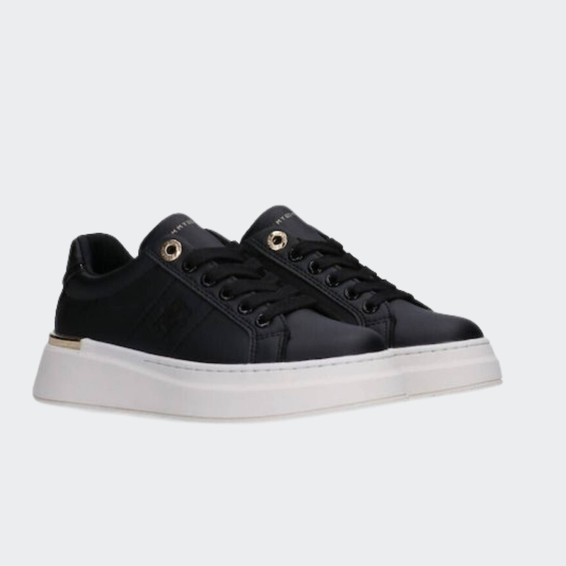 Low cut lace-up sneaker-null