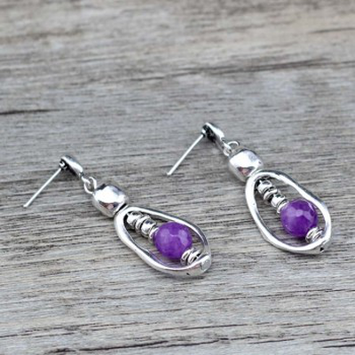 Women's pair of earrings