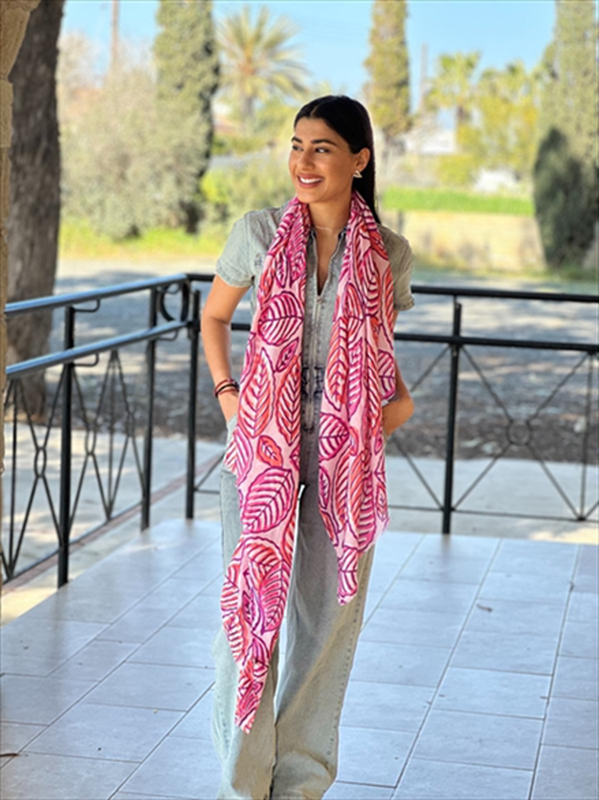 Lightwaight scarf image number null