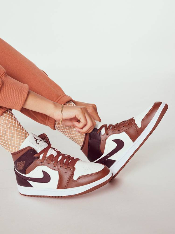Nike Air jordan 1 mid image number null