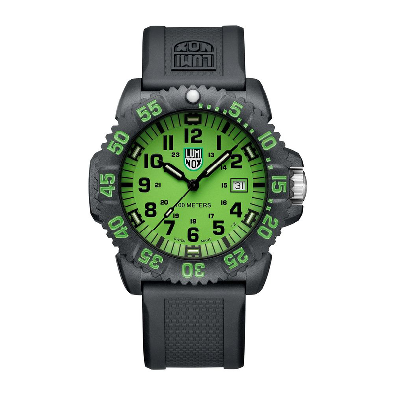 Black resin sport watch-null