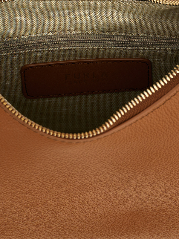 Brown leather shoulder bag-null