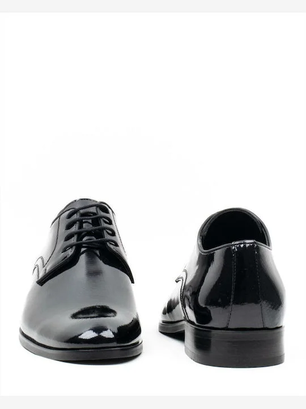 Black leather shoes-null