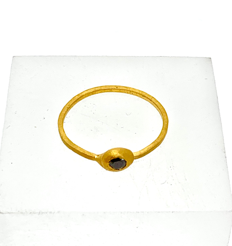 Ring 24ct gold salt and pepper diamond-null