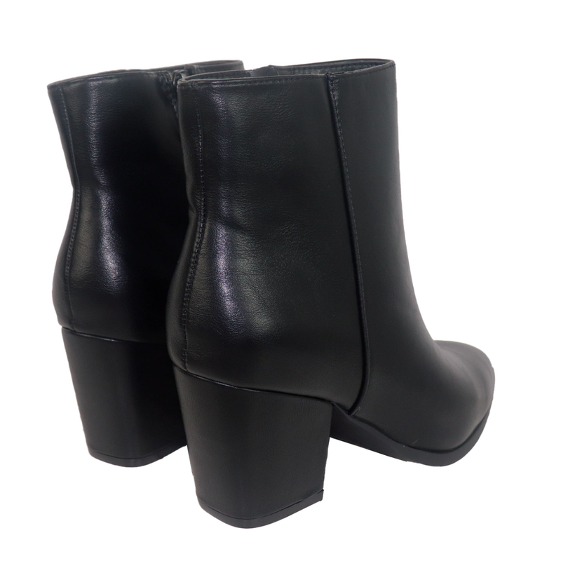 Koniarisshoes &gamma;&upsilon;&nu;&alpha;&iota;&kappa;&epsilon;ί&omicron; &mu;&pi;&omicron;&tau;ά&kappa;&iota;-null