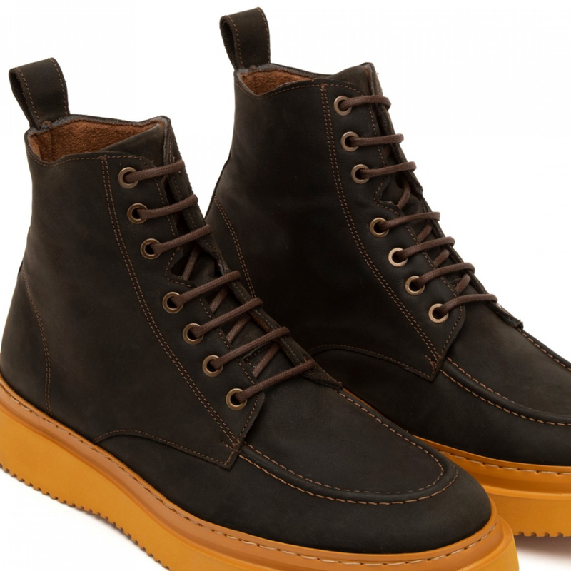Monochrome boots with contrast sole image number null