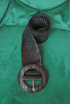 Round buckle wooven belt black