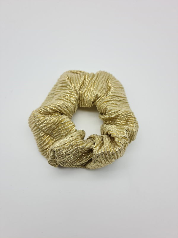 Scrunches in metalic gold and silver colors-null
