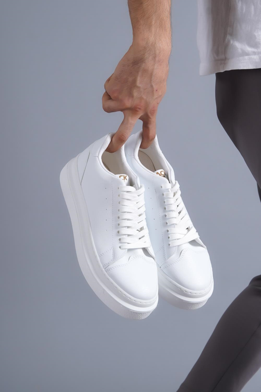Monochrome sneakers with contrast sole image number null