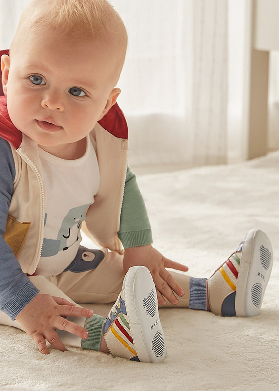 Teddy hugging shoes-null