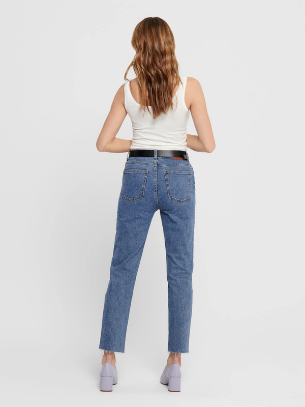 Only emily jeans image number null