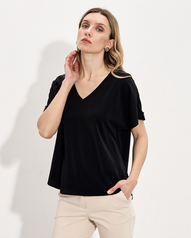 Blouse v neck image number null