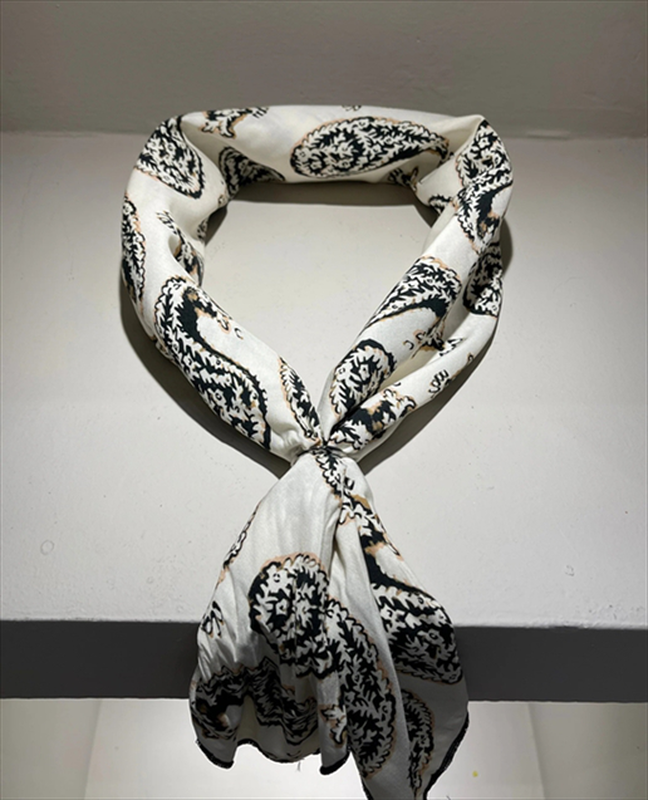 Stefan the ritual scarf-null