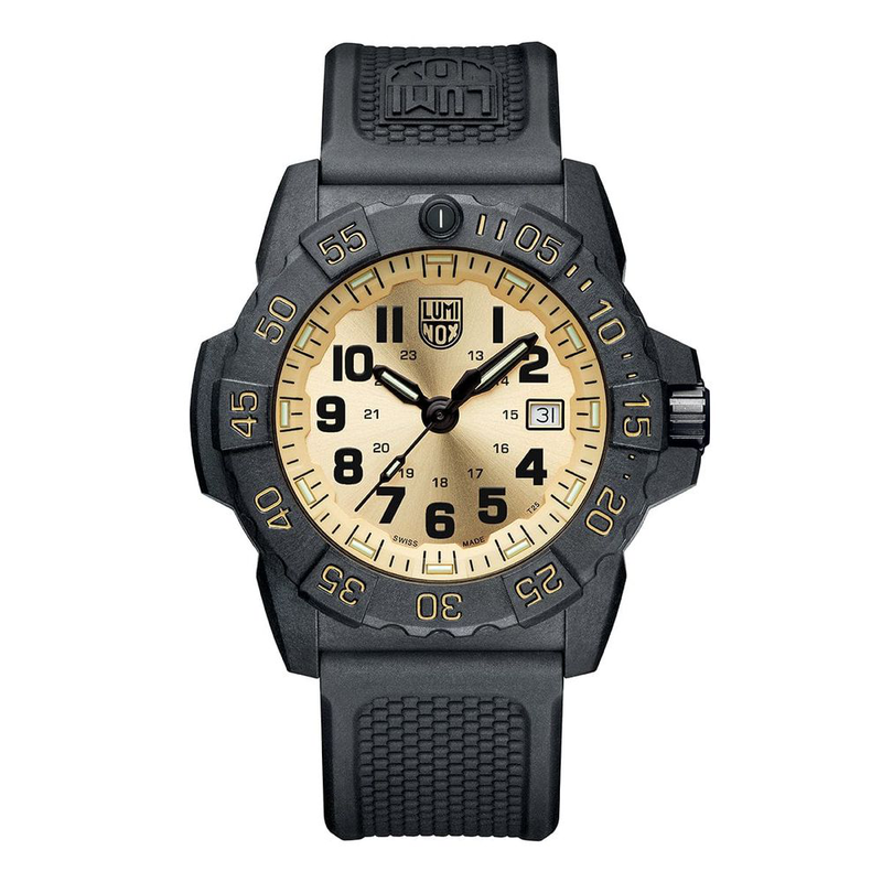 Black rubber sport watch-null