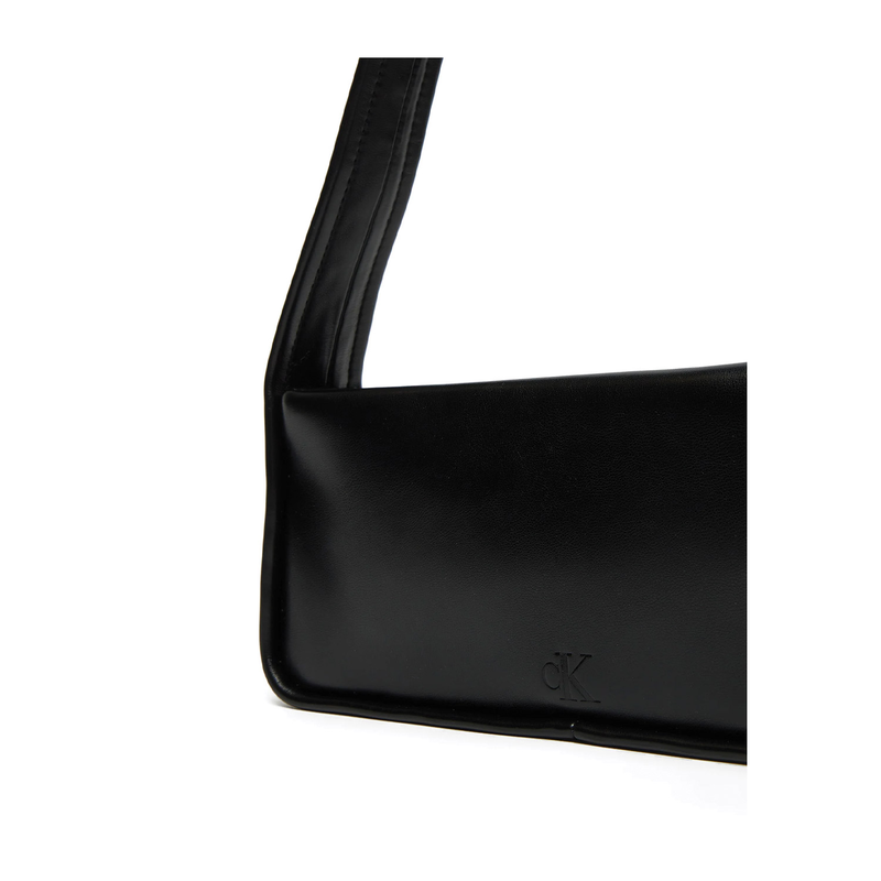 Calvin Klein &gamma;&upsilon;&nu;&alpha;&iota;&kappa;&epsilon;ί&alpha; &tau;&sigma;ά&nu;&tau;&alpha; ώ&mu;&omicron;&upsilon;-null