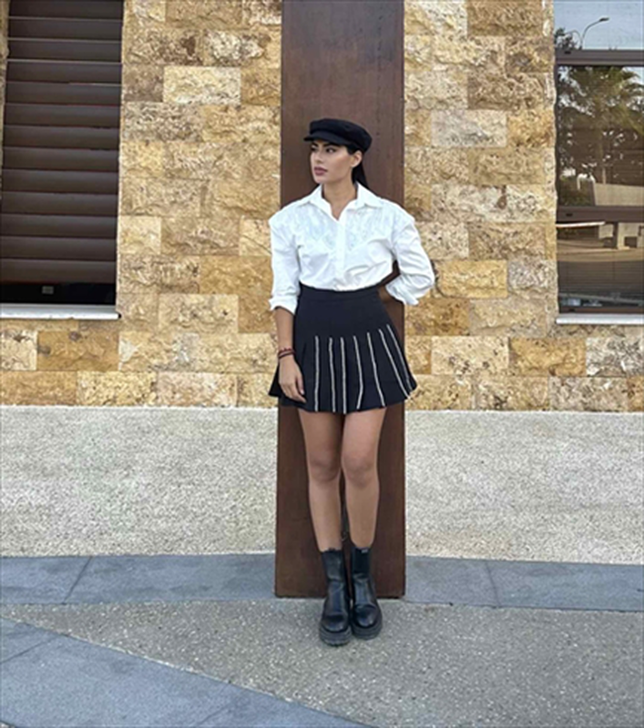 Mini skirt pleated rhinestones image number null