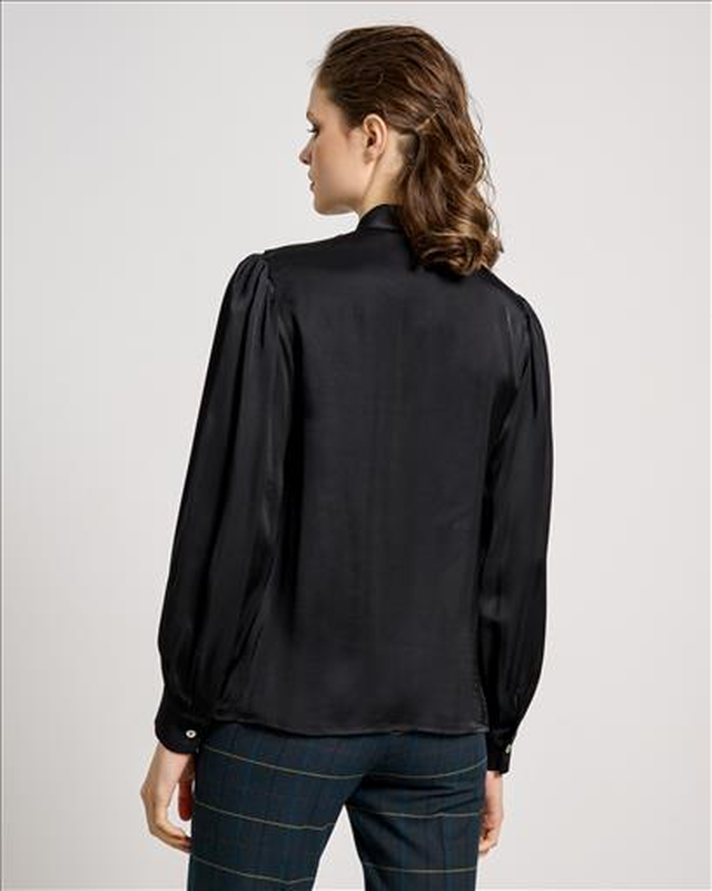Shirt ruffles image number null