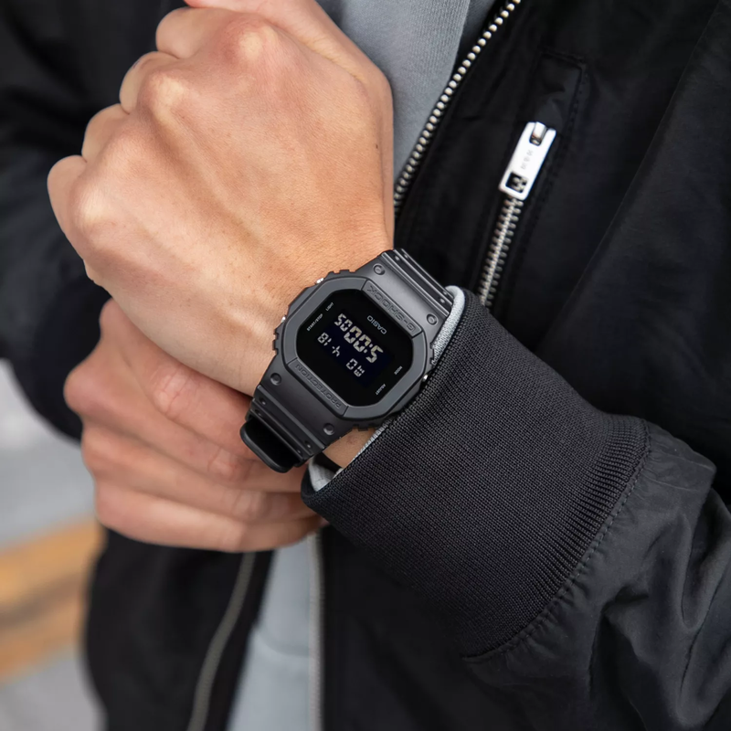 Casio g-shock classic style dw-5600ubb-1er classic - basic black led watch-null