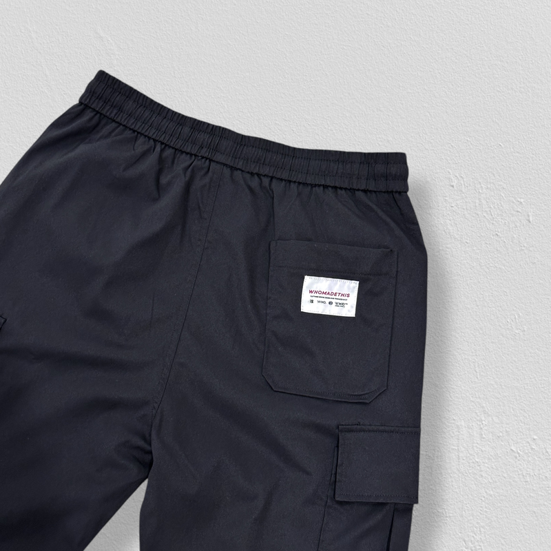 Elastic ankle cargo pants in black image number null