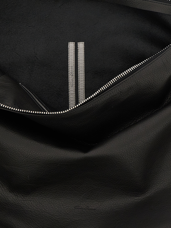 Black calfskin shoulder bag-null