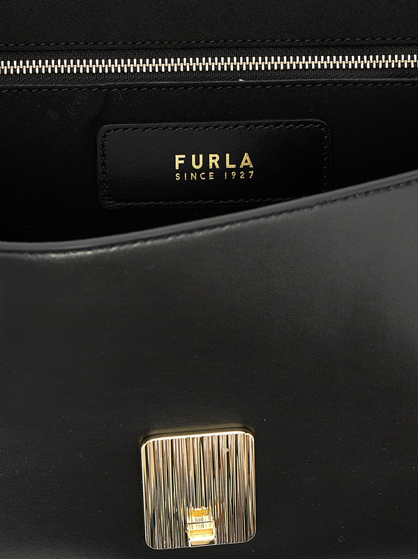 Black leather shoulder bag-null