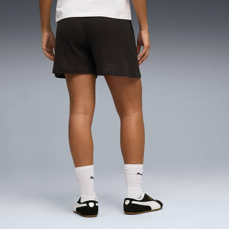 Her high-waist shorts 5"-null