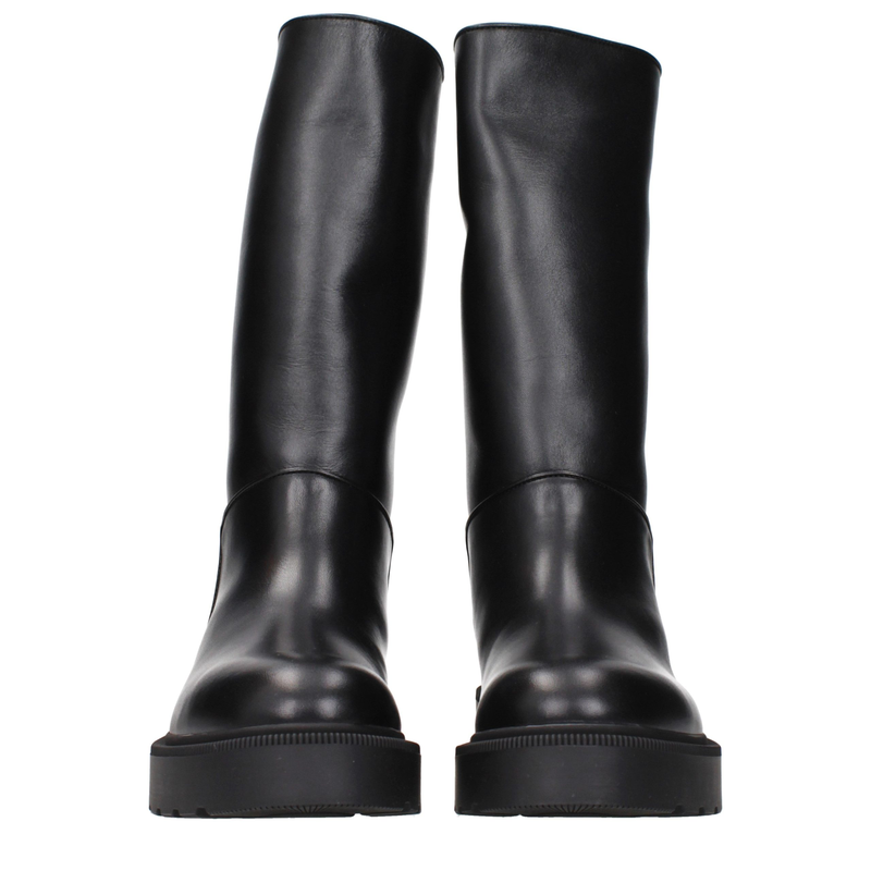 Black leather boots-null