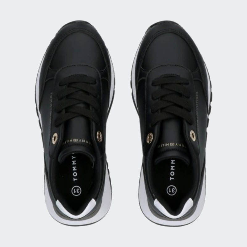 Low cut lace-up sneaker-null