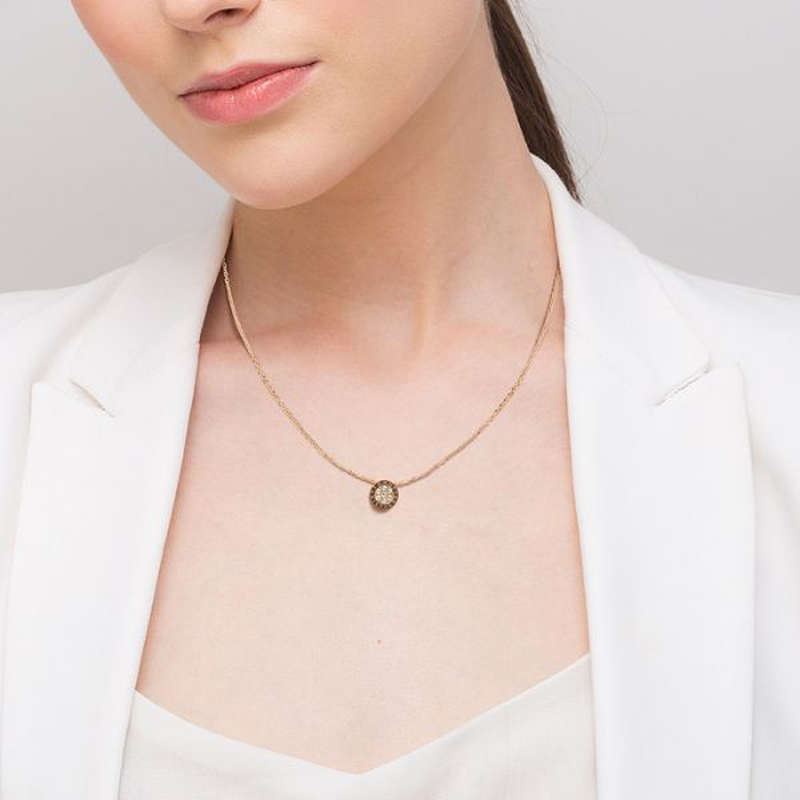 Tommy hilfiger necklace image number null