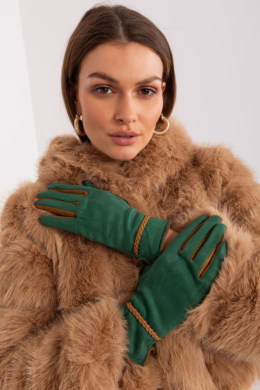 Gloves at image number null