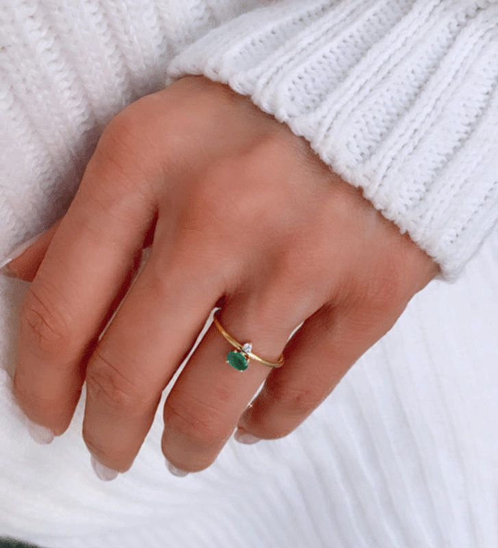 Emerald & white diamond gold ring-null
