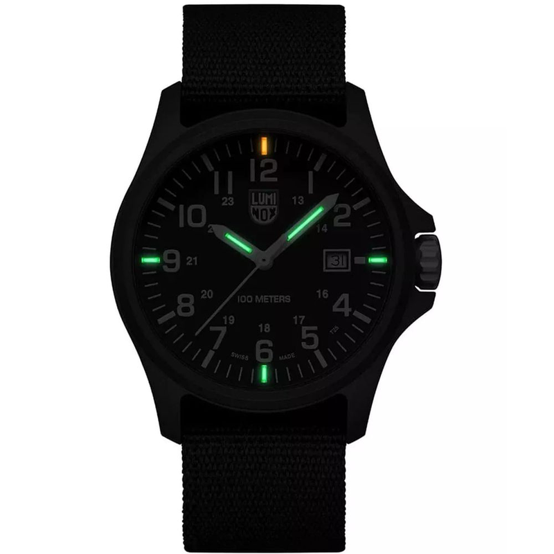 Black nylon sport watch-null