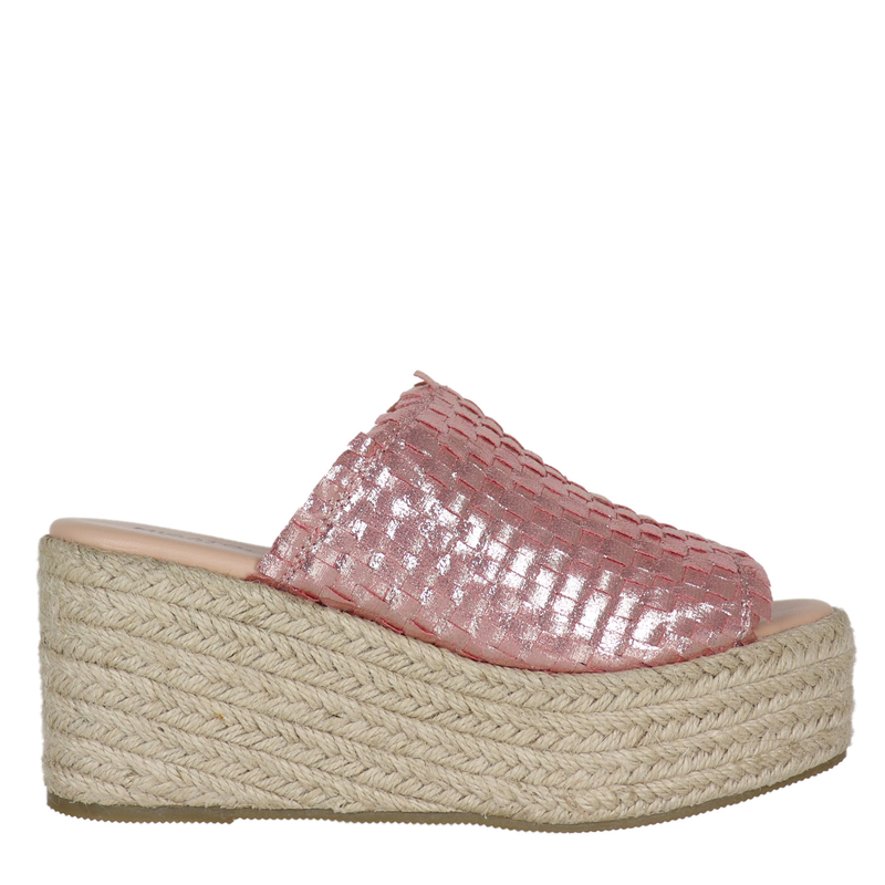 Migato  &gamma;&upsilon;&nu;&alpha;&iota;&kappa;&epsilon;ί&alpha; &pi;&lambda;&alpha;&tau;&phi;ό&rho;&mu;&alpha;-null