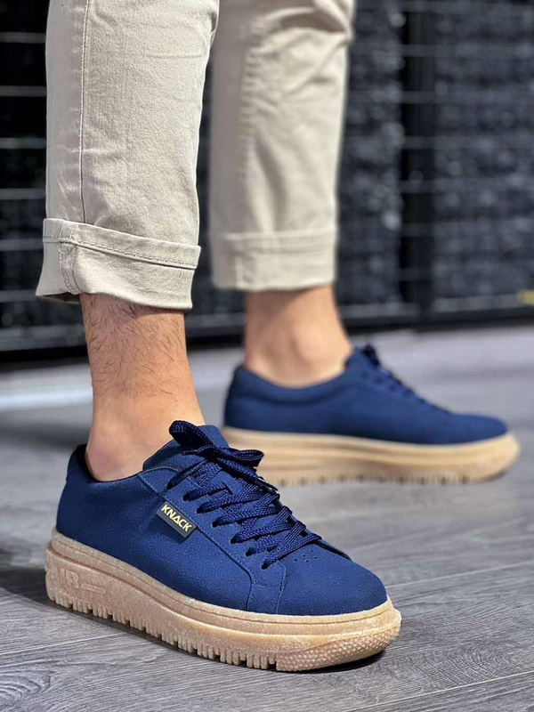 Monochrome chunky sole sneakers image number null