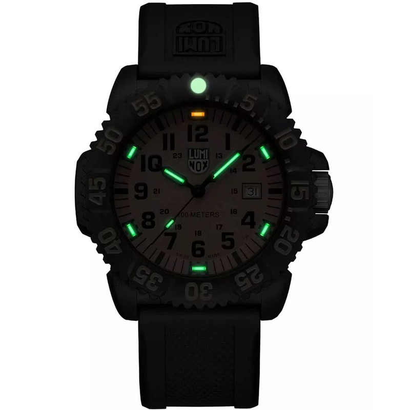 Black resin sport watch-null
